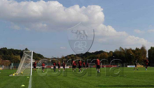 Squadra in campo allenamenti Trigoria asroma