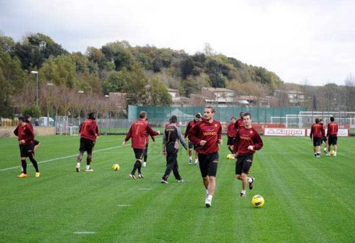 riscaldamento gruppo allenamenti Trigoria asroma