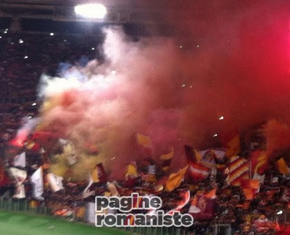 Roma-Juventus-fumogeni_Curva_Sud (1)