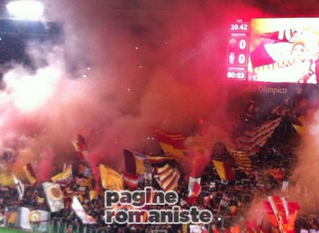 Roma-Juventus-fumogeni_Curva_Sud (5)