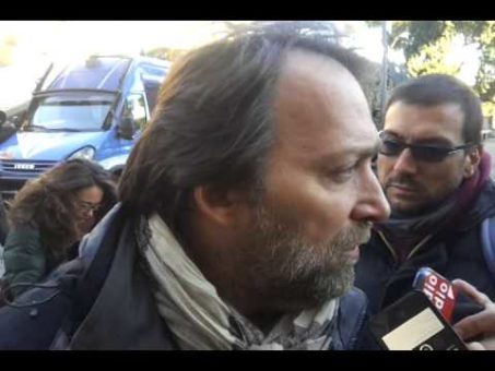 Video thumbnail for youtube video LIVE - Campidoglio, incontro Pallotta-Marino per il nuovo stadio. Arrivano il presidente della Roma e Pannes | Pagine Romaniste