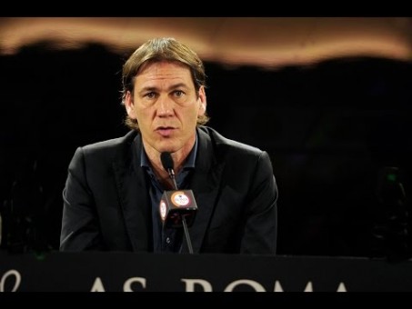 Video thumbnail for youtube video Roma-Empoli, conferenza Garcia: "Destro? L'ho lasciato andar via, ma arriverà un sostituto. Scudetto? Sono i numeri a parlare per questa squadra" - VIDEO HD | Pagine Romaniste