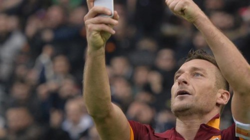 totti-maakt-selfie-gelijkmaker-lazio-roma