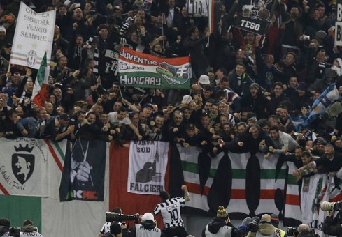 4-roma-juve_tevez-tifosi