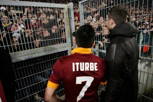 contestazione-curvasud-roma-fiorentina-iturbe-desanctis