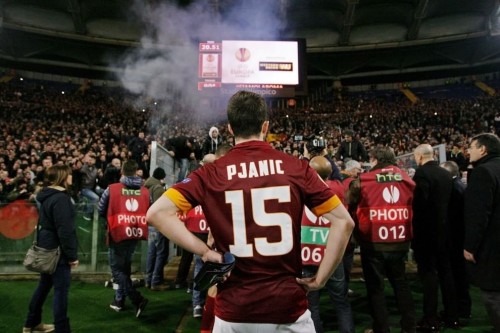 contestazione-curvasud-roma-fiorentina-pjanic
