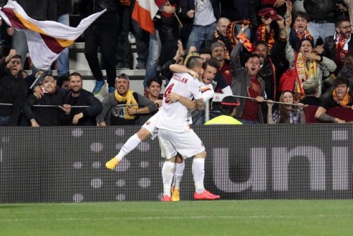 Roma's Alessandro Florenzi (R) jubilates with his teammate Radja Nainggolan after scoring the goal during the Italian Serie A soccer match US Sassuolo vs AS Roma at Mapei Stadium in Reggio Emilia, Italy, 29 April 2015. ANSA/ELISABETTA BARACCHI
