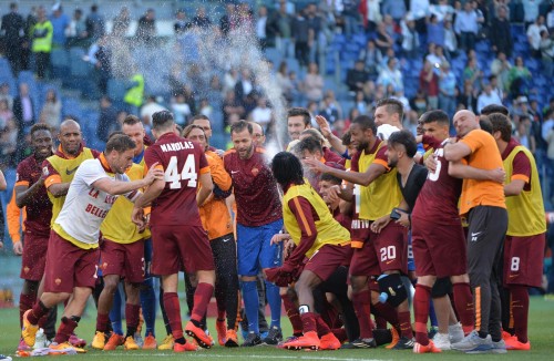 lazio-roma-esultanza-squadra135