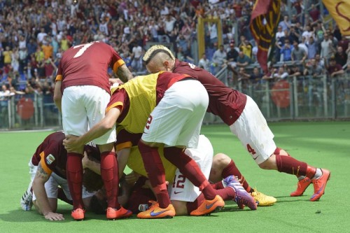 roma-genoa-florenzi-esultanza-squadra