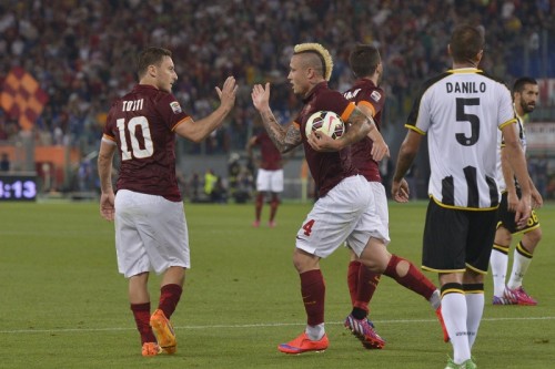 roma-udinese-nainggolan-totti-gol-esultanza