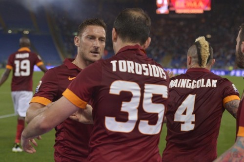 roma-udinese-torosidis-nainggolan-totti-esultanza-gol