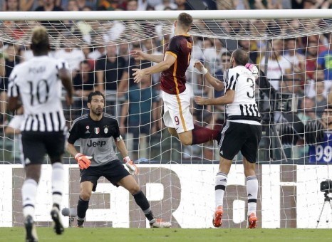 roma-juve-dzeko gol testa