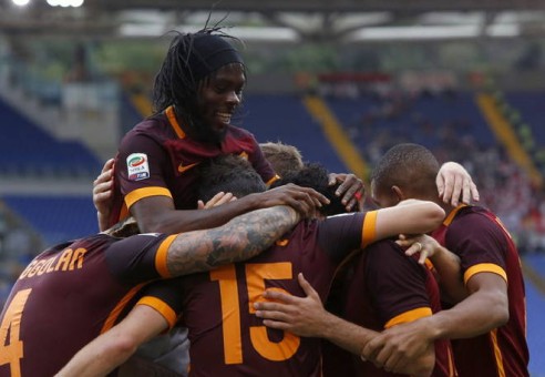 roma-carpi-gervinho gol esultanza squadra