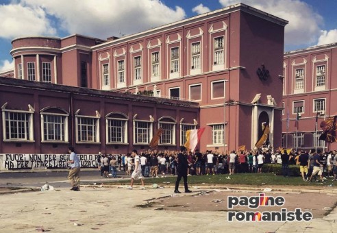 tifosi roma curva sud fuori0