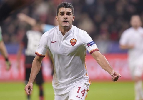 1bayer-roma-iago falque gol esultanza