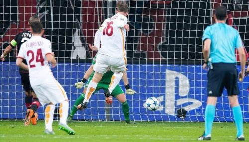 bayer-roma-derossi gol tiro