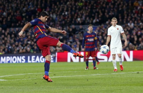 barcellona-roma-suarez tiro gol