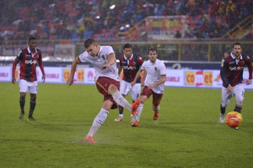 bologna-roma-dzeko rigore gol1