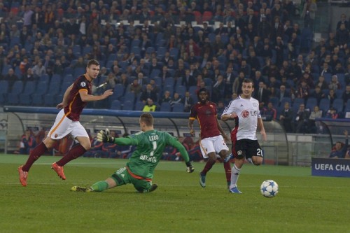 roma-bayer-dzeko leno tiro gol
