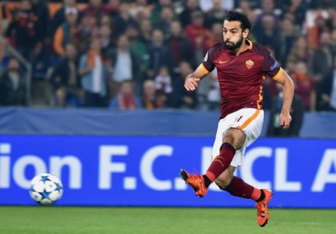 roma-bayer-salah tiro gol3224