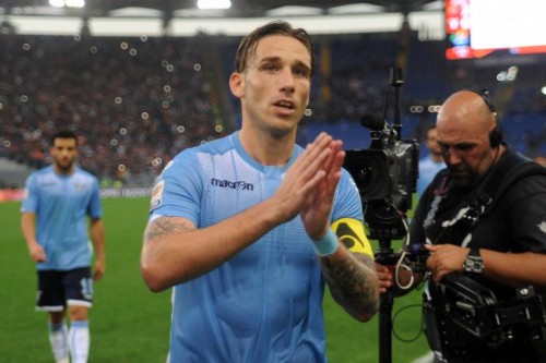 roma-lazio-biglia tifosi