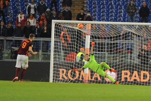 roma-spezia-dzeko rigore320