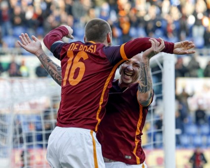 3roma-verona-nainggolan derossi gol esultanza