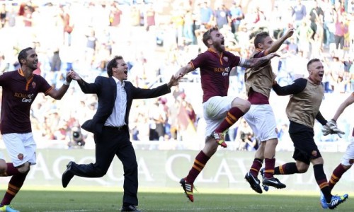 roma-lazio-2-0-garcia-giocatori-esultano