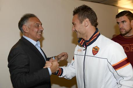 Rinnovo Totti, il Capitano vuole 3 milioni, Pallotta ne offre 1