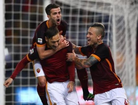 roma-torino-totti-gol esultanza pjanic nainggolan