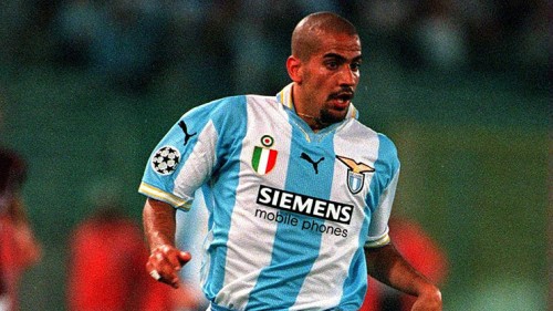 Headline: Lazio pack a punch. Caption: Roman wall: Argentine Juan Veron is the rock and inspiration in Lazio's combative but skilful midfield. 20 Sep 2000: Juan Sebastian Veron of Lazio runs with the ball during the match between SS Lazio v AC Sparta Praha in the Champions League, Group B played at the Stadio Olimpico, Rome, Italy. Mandatory Credit: David Rogers/ALLSPORT.