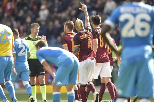 roma-napoli-nainggolan totti perotti gol esultanza