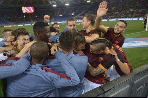 roma-torino-totti manolas dzeko nainggolan rudiger de sanctis castan gol esultanza squadra