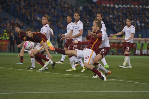 roma-torino-totti-tiro gol