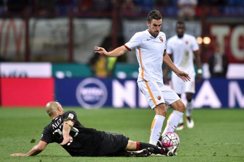 Foto LaPresse - Massimo Paolone14/05/2016 Milano ( Italia)Sport CalcioMilan - RomaCampionato di Calcio Serie A TIM 2015 2016 - Stadio "Giuseppe Meazza"Nella foto: Kevin Strootman in azione contrastato da Alex Dias da Costa Photo LaPresse - Massimo Paolone14 May 2016 Milan ( Italy)Sport SoccerMilan - RomaItalian Football Championship League A TIM 2015 2016 - "Giuseppe Meazza" Stadium In the pic: Kevin Strootman competes for the ball with Alex Dias da Costa