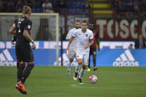 1milan-roma_strootman1