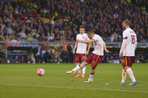 2genoa_roma_totti tiro gol