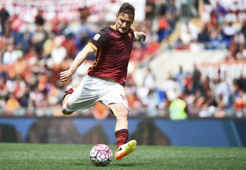 roma-chievo-totti tiro