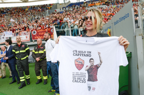 roma-chievo_ilary blasi maglia totti