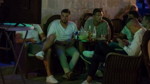 dzeko_perisic_i_kalinic_zajedno_gledali_utakmicu_120429_199209_big