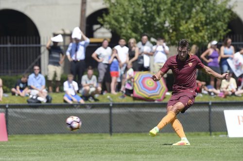 roma-boston-strootman0