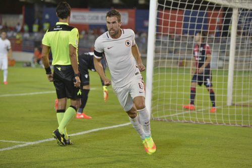 cagliari-roma-strootman gol esultanza8