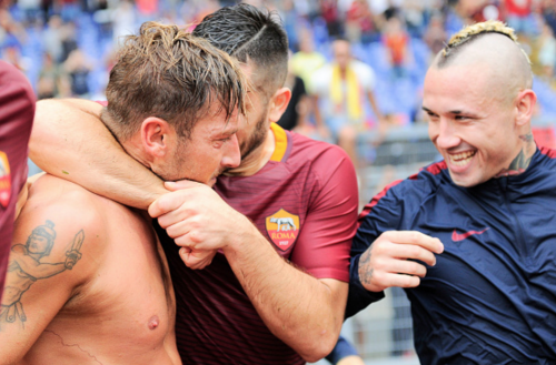 roma-sampdoria-totti gol esultanza manolas nainggolan