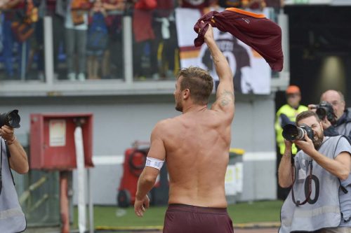 roma-sampdoria-totti-gol-esultanza