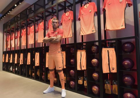 strootman terza maglia