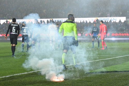atalanta-roma-petardi-fumogeni