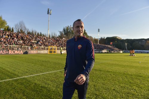 1allenamento-roma-tre-fontane-tifosi-nainggolan