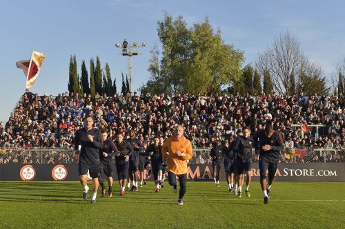 1allenamento-roma-tre-fontane-tifosi-totti-juan-jesus