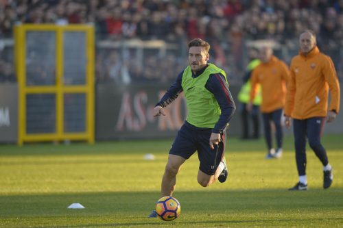 1allenamento-roma-tre-fontane-tifosi-totti3