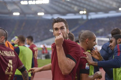 lazio-roma-strootman-gol-esultanza900